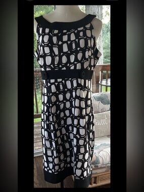 Women’s Sleeveless Dress By London Times, Size 12
